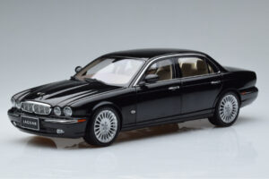 Jaguar XJ6 X350 Ebony Sort Almost Real 1:18