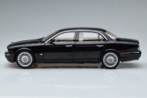 Jaguar XJ6 X350 Ebony Sort Almost Real 1:18 810501 Metal — billede 5 af 11