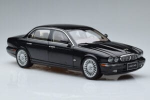 Jaguar XJ6 X350 Ebony Sort Almost Real 1:18 810501 Metal — billede 10 af 11