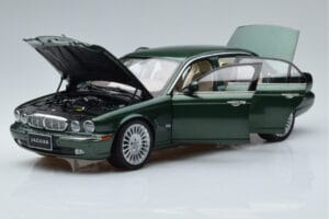 Jaguar XJ6 X350 Racing Grøn Almost Real 1:18 810502 Metal — billede 2 af 13