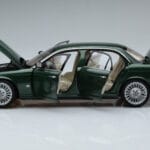 Jaguar XJ6 X350 Racing Grøn Almost Real 1:18 - image 4 of 13