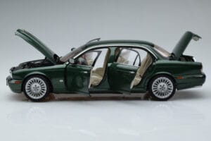 Jaguar XJ6 X350 Racing Grøn Almost Real 1:18 810502 Metal — billede 4 af 13