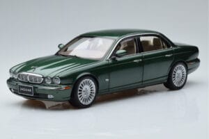 Jaguar XJ6 X350 Racing Grøn Almost Real 1:18 810502