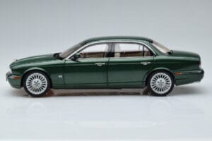 Jaguar XJ6 X350 Racing Grøn Almost Real 1:18 810502 Metal — billede 5 af 13