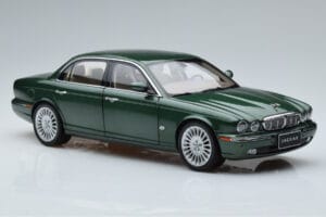 Jaguar XJ6 X350 Racing Grøn Almost Real 1:18 810502 Metal — billede 6 af 13