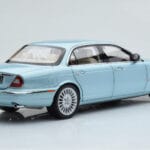 Jaguar XJ6 X350 Seafrost Lyseblå Almost Real 1:18 - image 4 of 11