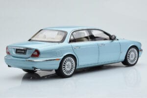 Jaguar XJ6 X350 Seafrost Lyseblå Almost Real 1:18 810503 Metal — billede 4 af 11