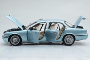 Jaguar XJ6 X350 Seafrost Lyseblå Almost Real 1:18 810503 Metal — billede 5 af 11