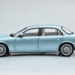 Jaguar XJ6 X350 Seafrost Lyseblå Almost Real 1:18 - image 6 of 11