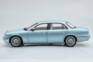 Jaguar XJ6 X350 Seafrost Lyseblå Almost Real 1:18 810503 Metal — billede 6 af 11