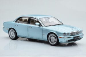 Jaguar XJ6 X350 Seafrost Lyseblå Almost Real 1:18 810503 Metal — billede 7 af 11