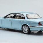 Jaguar XJ6 X350 Seafrost Lyseblå Almost Real 1:18 - image 8 of 11