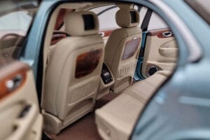 Jaguar XJ6 X350 Seafrost Lyseblå Almost Real 1:18 810503 Metal — billede 10 af 11