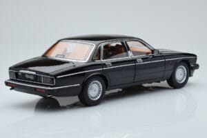 Jaguar XJ6 XJ40 Ebony Sort Almost Real 1:18 810543 Metal — billede 3 af 11