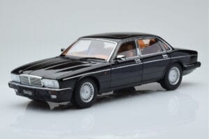 Jaguar XJ6 XJ40 Ebony Sort Almost Real 1:18 810543