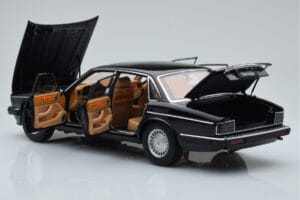 Jaguar XJ6 XJ40 Ebony Sort Almost Real 1:18 810543 Metal — billede 5 af 11