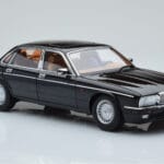 Jaguar XJ6 XJ40 Ebony Sort Almost Real 1:18 - image 6 of 11
