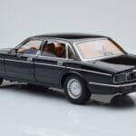 Jaguar XJ6 XJ40 Ebony Sort Almost Real 1:18 - image 7 of 11