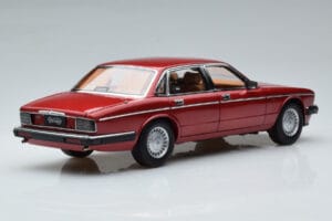 Jaguar XJ6 XJ40 Flamenco Rød Almost Real 1:18 810541 Metal — billede 3 af 11