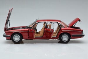 Jaguar XJ6 XJ40 Flamenco Rød Almost Real 1:18 810541 Metal — billede 4 af 11