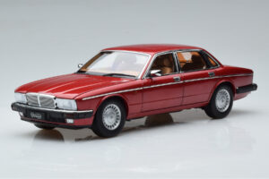 Jaguar XJ6 XJ40 Flamenco Rød Almost Real 1:18
