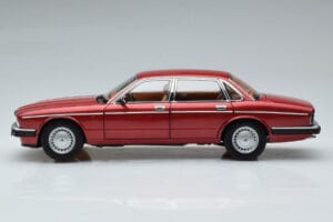 Jaguar XJ6 XJ40 Flamenco Rød Almost Real 1:18 810541 Metal — billede 5 af 11
