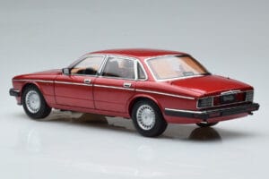 Jaguar XJ6 XJ40 Flamenco Rød Almost Real 1:18 810541 Metal — billede 7 af 11