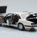 Jaguar XJ6 XJ40 Glacier Hvid Almost Real 1:18 - image 5 of 11