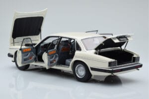 Jaguar XJ6 XJ40 Glacier Hvid Almost Real 1:18 810542 Metal — billede 5 af 11