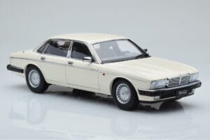 Jaguar XJ6 XJ40 Glacier Hvid Almost Real 1:18 810542 Metal — billede 6 af 11