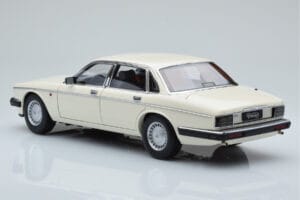 Jaguar XJ6 XJ40 Glacier Hvid Almost Real 1:18 810542 Metal — billede 7 af 11