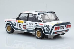 Lada 2105 VFTS #42 S. Brundza Rally 1000 Lakes 1984 IXO 1:18 18RMC146 Metal — billede 5 af 6