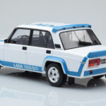 Lada 2105 VFTS Hvid IXO 1:18 - image 5 of 6