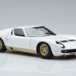 Lamborghini Miura SV Hvid AUTOart 1:18 - image 6 of 8