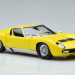 Lamborghini Miura SV Gul Kyosho 1:18 - image 6 of 11