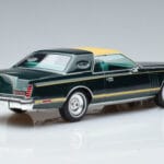 Lincoln Continental Mark V Mørkegrøn MCG 1:18 MCG18404 Metal - image 2 of 6