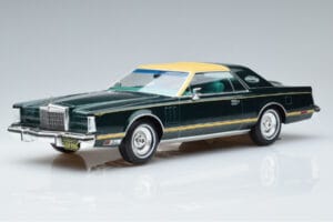 Lincoln Continental Mark V Mørkegrøn MCG 1:18 MCG18404 Metal