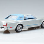 Lincoln Continental Mark V Sølv MCG 1:18 - image 2 of 6