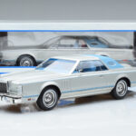 Lincoln Continental Mark V Sølv MCG 1:18 - image 6 of 6
