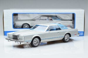 Lincoln Continental Mark V Sølv MCG 1:18 MCG18403 Metal — billede 6 af 6