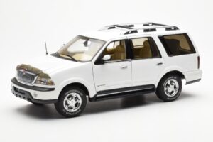 Lincoln Navigator Hvid AUTOart 1:18 72761
