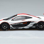 McLaren P1 GTR Højglans Hvid Med Røde Striber AUTOart 1:18 - image 4 of 7