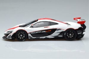 McLaren P1 GTR Højglans Hvid Med Røde Striber AUTOart 1:18 81541 Komposit — billede 4 af 7