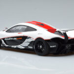 McLaren P1 GTR Højglans Hvid Med Røde Striber AUTOart 1:18 - image 6 of 7