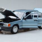 Mercedes 190E W201 Lyseblå Norev 1:18 - image 2 of 7
