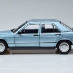 Mercedes 190E W201 Lyseblå Norev 1:18 - image 4 of 7