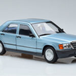Mercedes 190E W201 Lyseblå Norev 1:18 - image 5 of 7