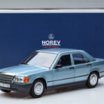 Mercedes 190E W201 Lyseblå Norev 1:18 - image 7 of 7
