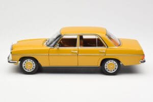 Mercedes 200/8 W115 Sahara Gul Norev 1:18 183771 Metal — billede 4 af 8