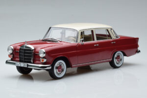 Mercedes 200 W110 Rød Norev 1:18